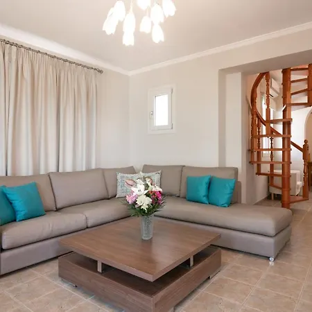 Elizabeth - Seafront Classic Villa! Villa *