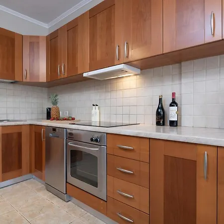 Elizabeth - Seafront Classic Villa! Vila *