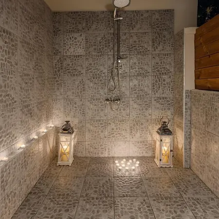 Elizabeth - Seafront Classic Villa! アルガッシ