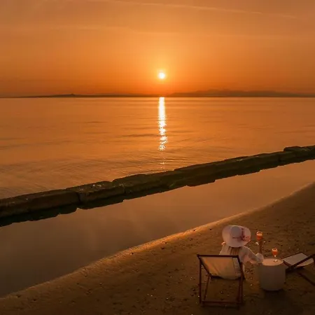 Elizabeth - Seafront Classic Villa! Argassi