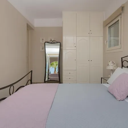 Villa Elizabeth - Seafront Classic Villa! Argassi