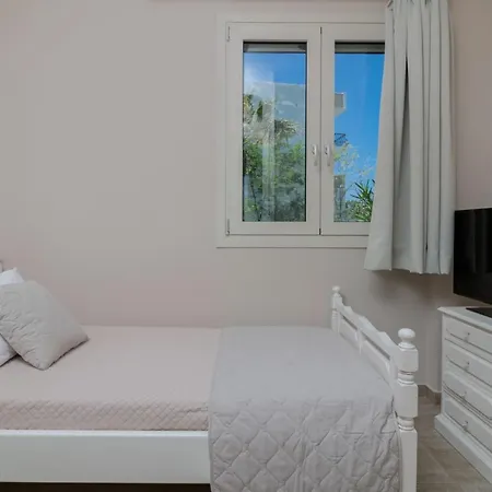 Elizabeth - Seafront Classic Villa! Villa *