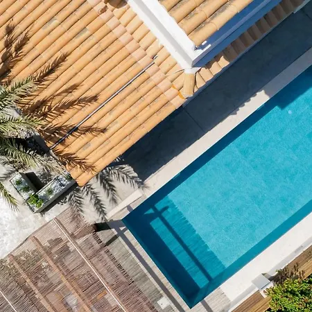 Elizabeth - Seafront Classic Villa! Argassi