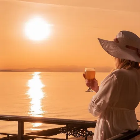 ヴィラ Elizabeth - Seafront Classic Villa! *