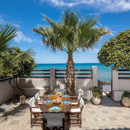 Elizabeth - Seafront Classic Villa! * Argassi