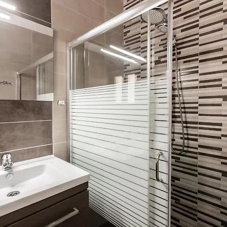 Elizabeth - Seafront Classic Villa! * Argassi