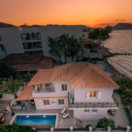 Elizabeth - Seafront Classic Villa! *