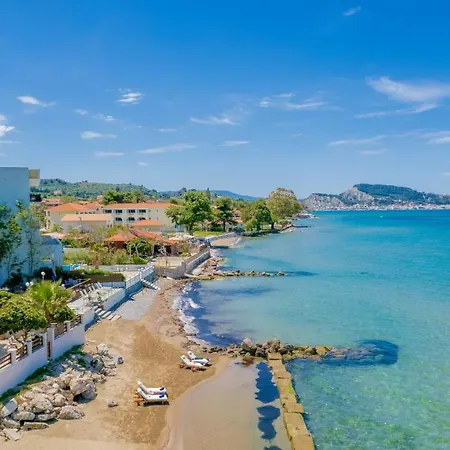 Elizabeth - Seafront Classic Villa! Argassi