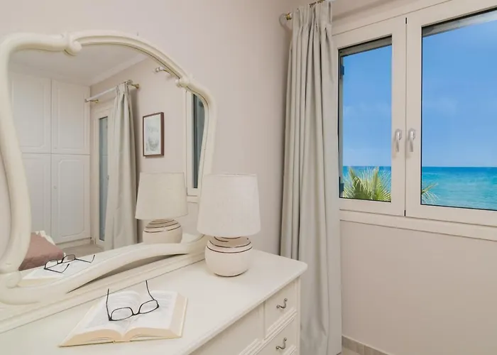 Vilă Elizabeth - Seafront Classic Villa! Argassi