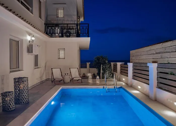 Elizabeth - Seafront Classic Villa! * Argassi