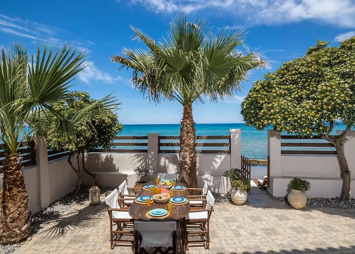 Elizabeth - Seafront Classic Villa! * Argassi