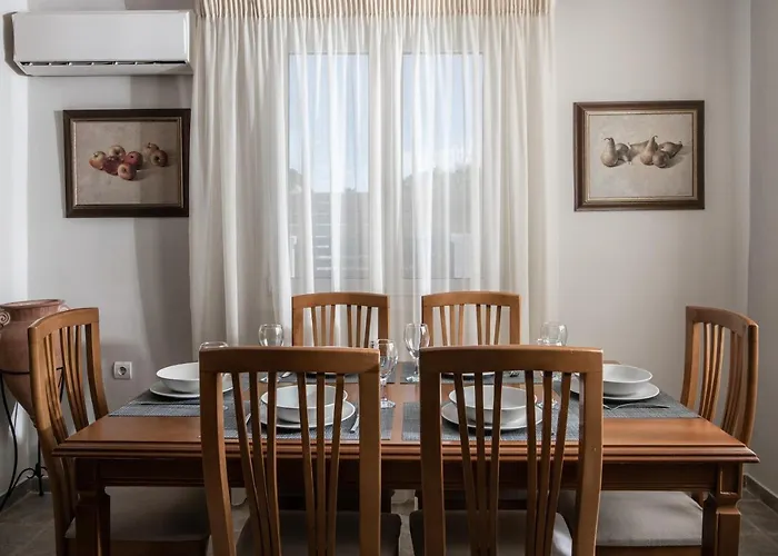 Elizabeth - Seafront Classic Villa! Argassi