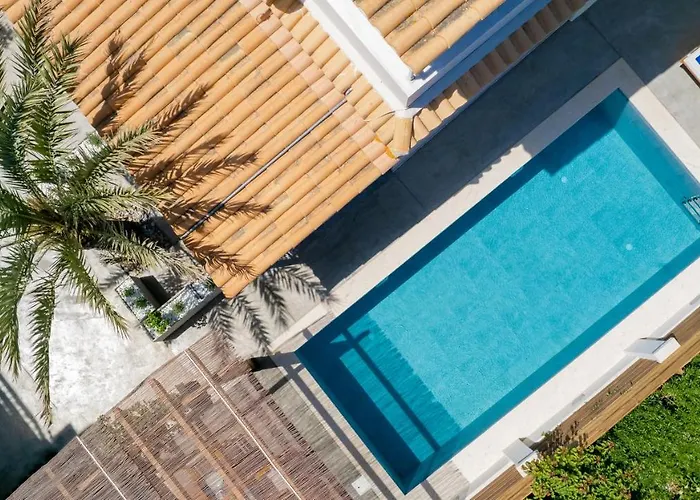 Elizabeth - Seafront Classic Villa! Argassi