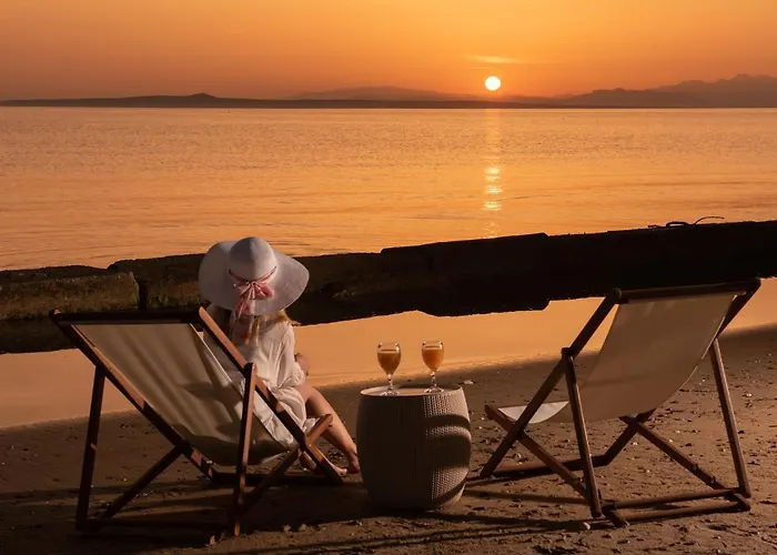 Elizabeth - Seafront Classic Villa! Vilă