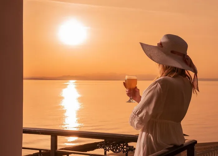 Βίλα Elizabeth - Seafront Classic Villa! *